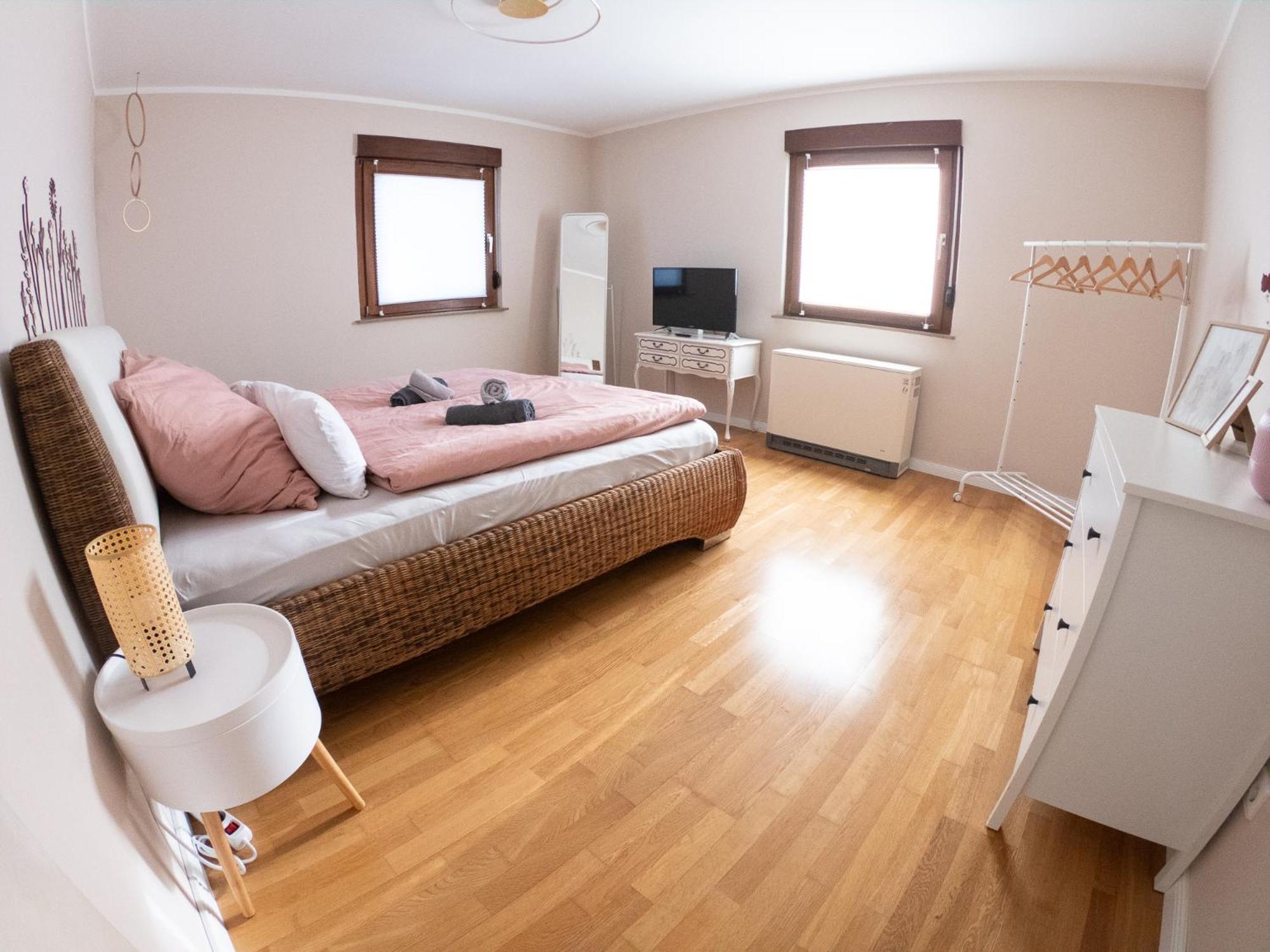 Happybnb Apartment Mit Sonniger Terrasse Lochgau Eksteriør billede